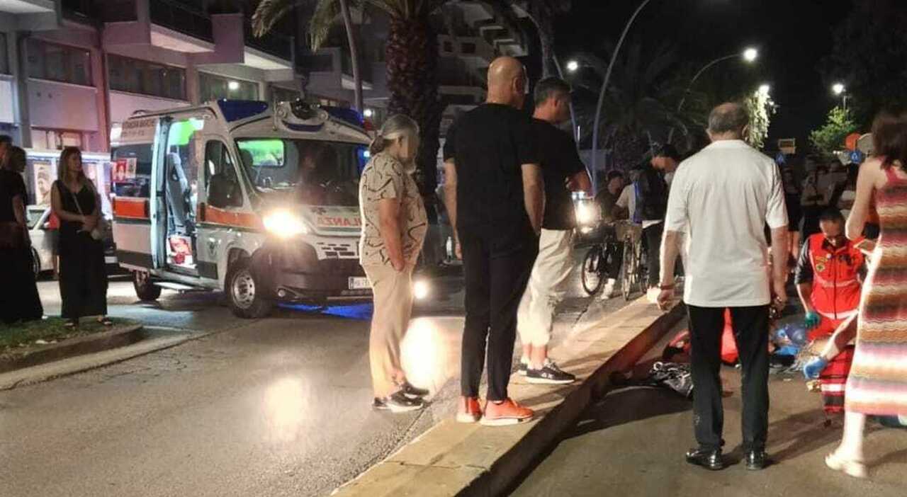colto da infarto mentre passeggia sul lungomare due passanti afferrano il defibrillatore installato dal comune di civitanova e lo salvano