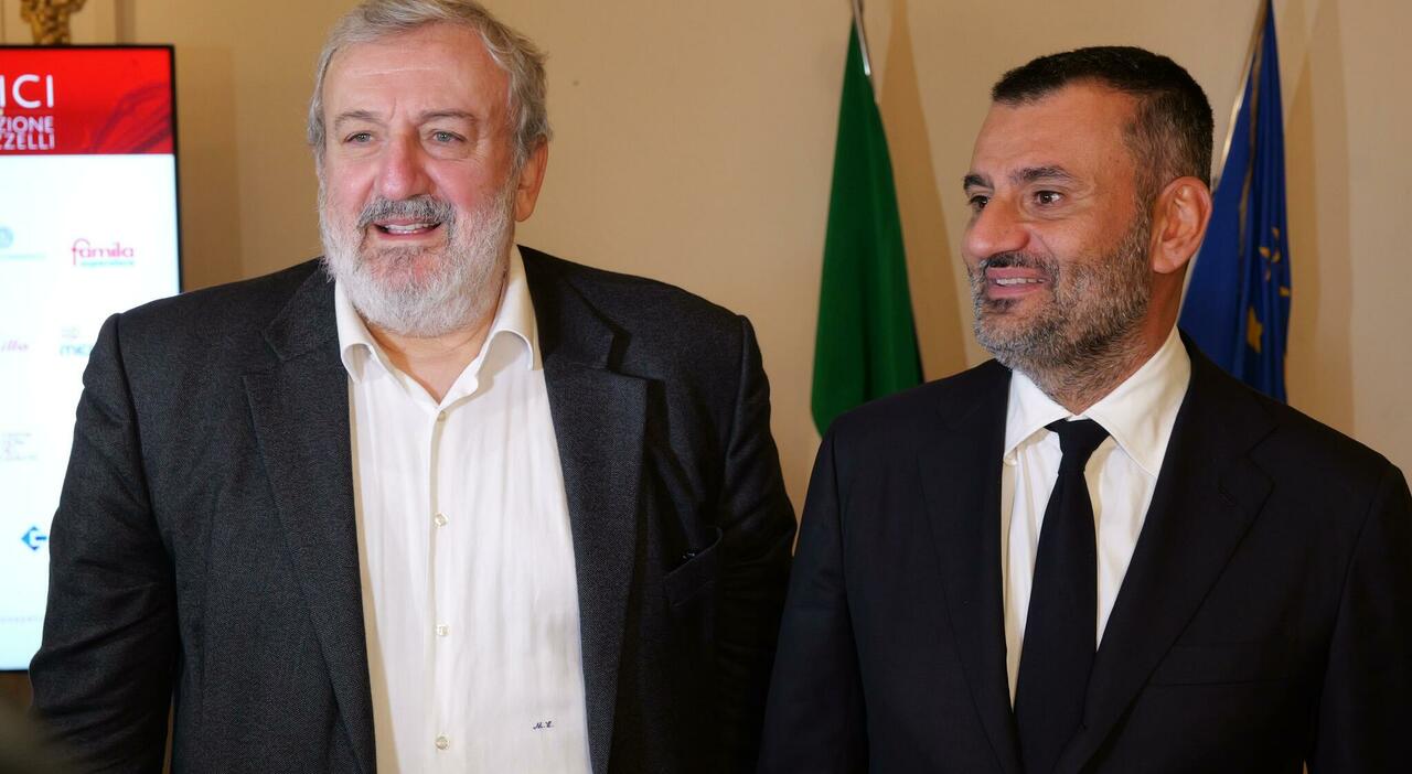 Decaro contro Emiliano, il Pd stizzito con Renzi: «Non vogliamo ingerenze» Decaro contro Emiliano, il Pd stizzito con Renzi: «Non vogliamo ingerenze»