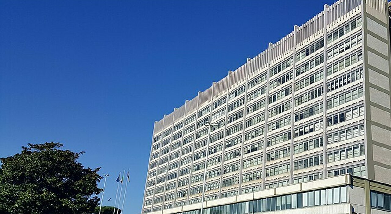 https://statics.cedscdn.it/photos/MED_HIGH/2025/08/11/9007479_11101655_sede_inps_roma.jpg