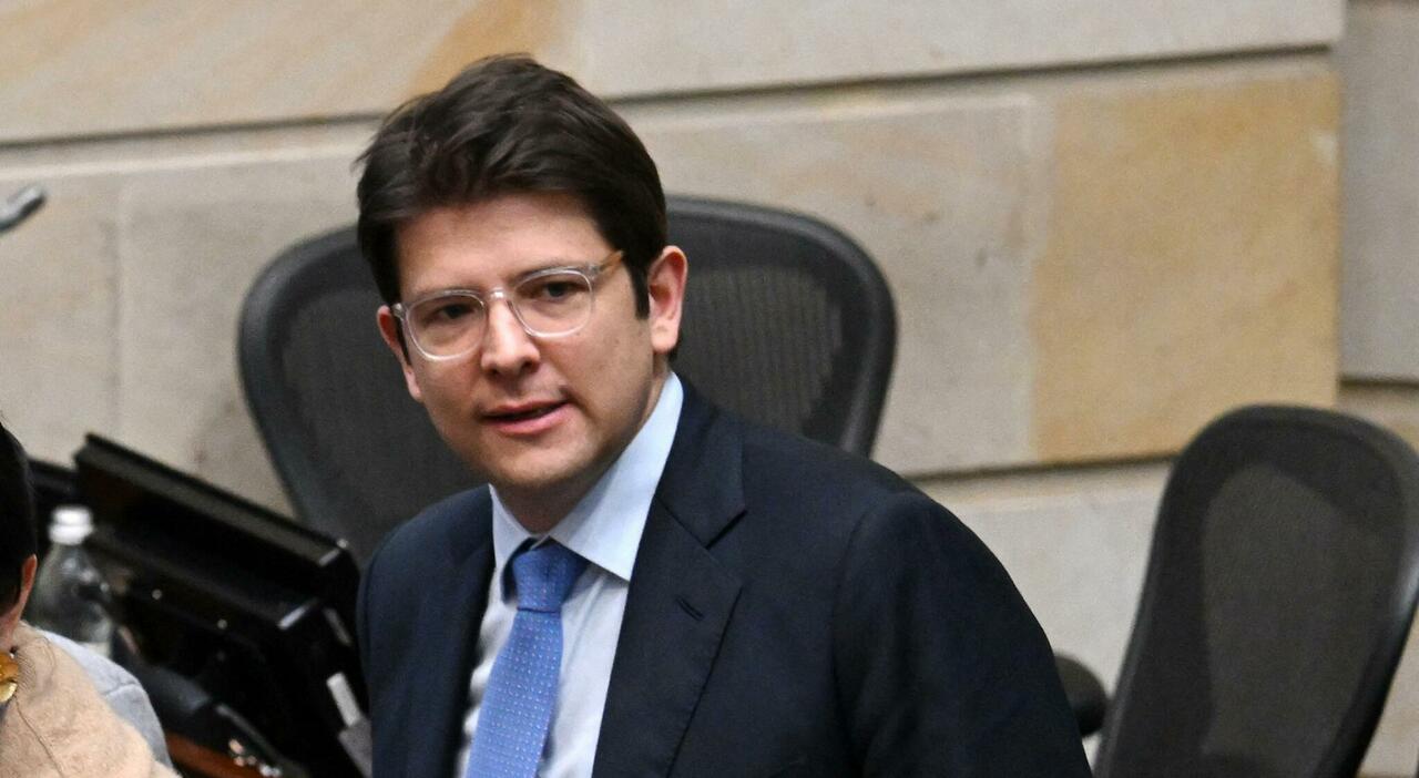 Morto Miguel Uribe: il candidato alle presidenziali colombiane era stato vittima di un attentato due mesi fa