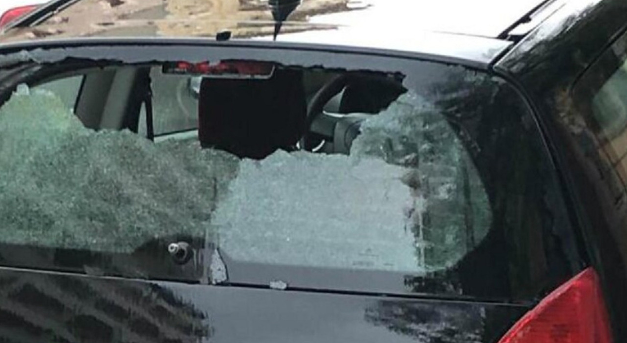 Bimbo di 4 anni muore per un colpo di calore, si era chiuso in auto al sole mentre i genitori riposavano: era ...