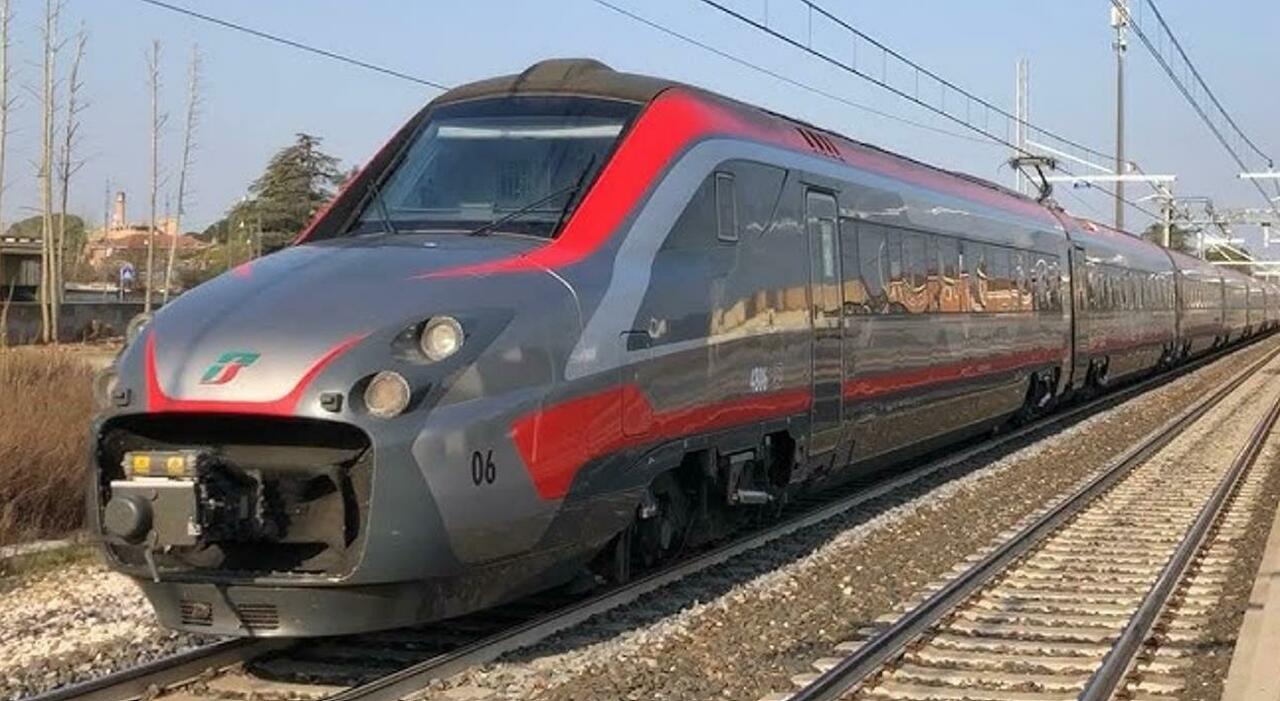 Ragazzino muore travolto da un treno in transito sui binari di Marina di Montemarciano. Traffico ferroviario sospeso. Gli aggiornamenti Ragazzino muore travolto da un treno in transito sui binari di Marina di Montemarciano. Traffico ferroviario sospeso. Gli aggiornamenti
