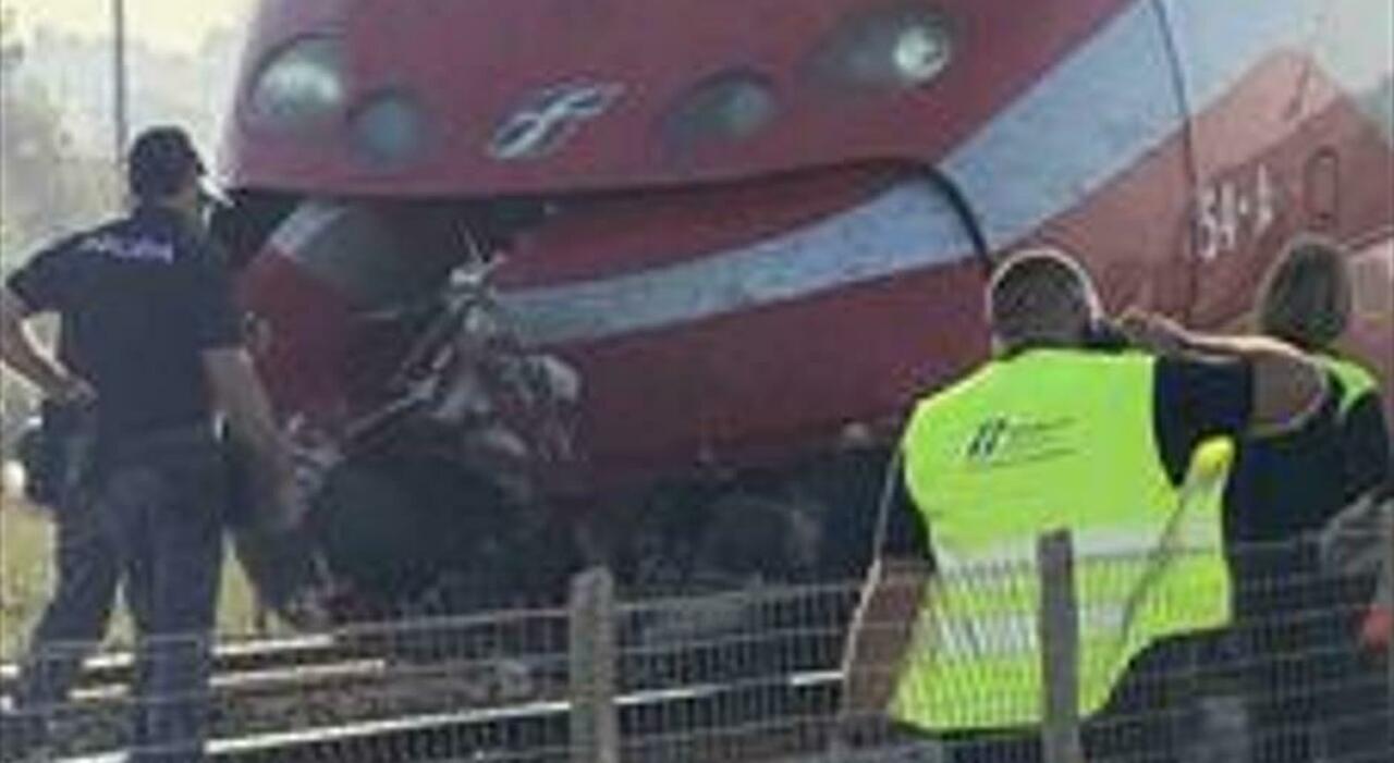muore travolto da un treno in transito sui binari di marina di montemarciano traffico ferroviario sospeso gli aggiornamenti