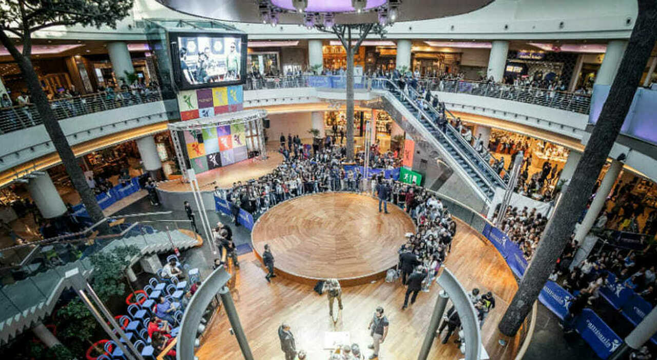 Centri commerciali a Napoli e in Campania: i negozi aperti e chiusi a Ferragosto e gli orari