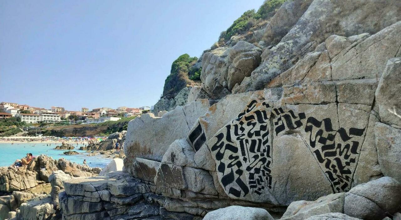 https://statics.cedscdn.it/photos/MED_HIGH/2025/08/12/9009602_12173308_rocce_santa_teresa_gallura_imbrattate.jpg