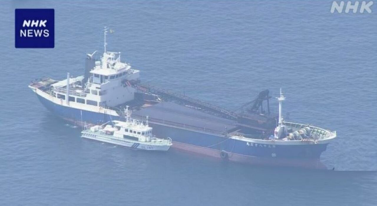 https://statics.cedscdn.it/photos/MED_HIGH/2025/08/13/9010937_13075341_incidente_yacht.jpg