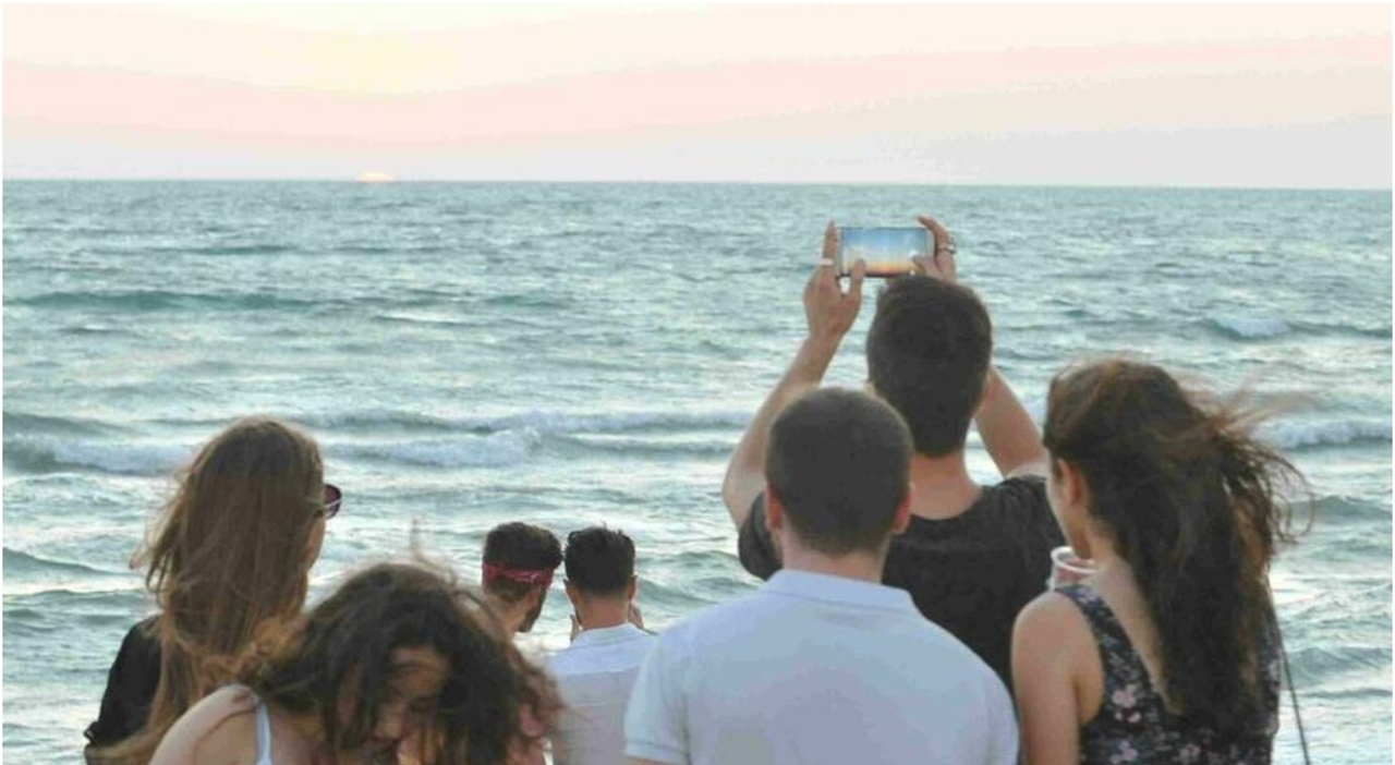 https://statics.cedscdn.it/photos/MED_HIGH/2025/08/13/9011080_13114125_befunky_collage_2025_08_13t114119.925.jpg