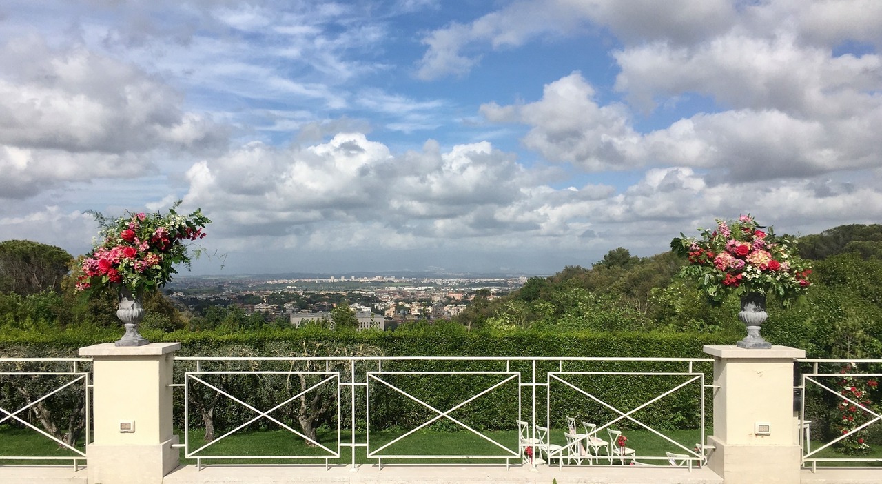 https://statics.cedscdn.it/photos/MED_HIGH/2025/08/13/9011102_13120123_villa_parco_della_vittoria.jpg