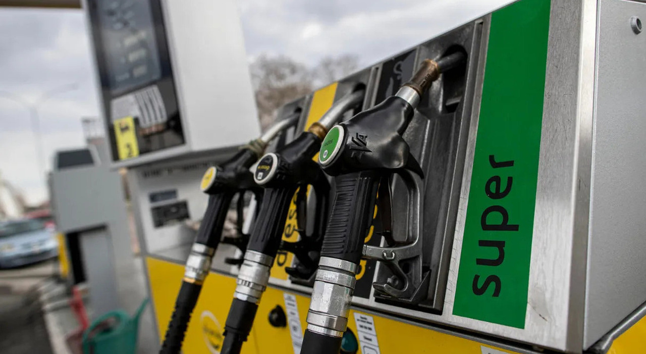 truffa alla pompa di benzina occhio alla nuova tecnica come funziona e a cosa stare attenti