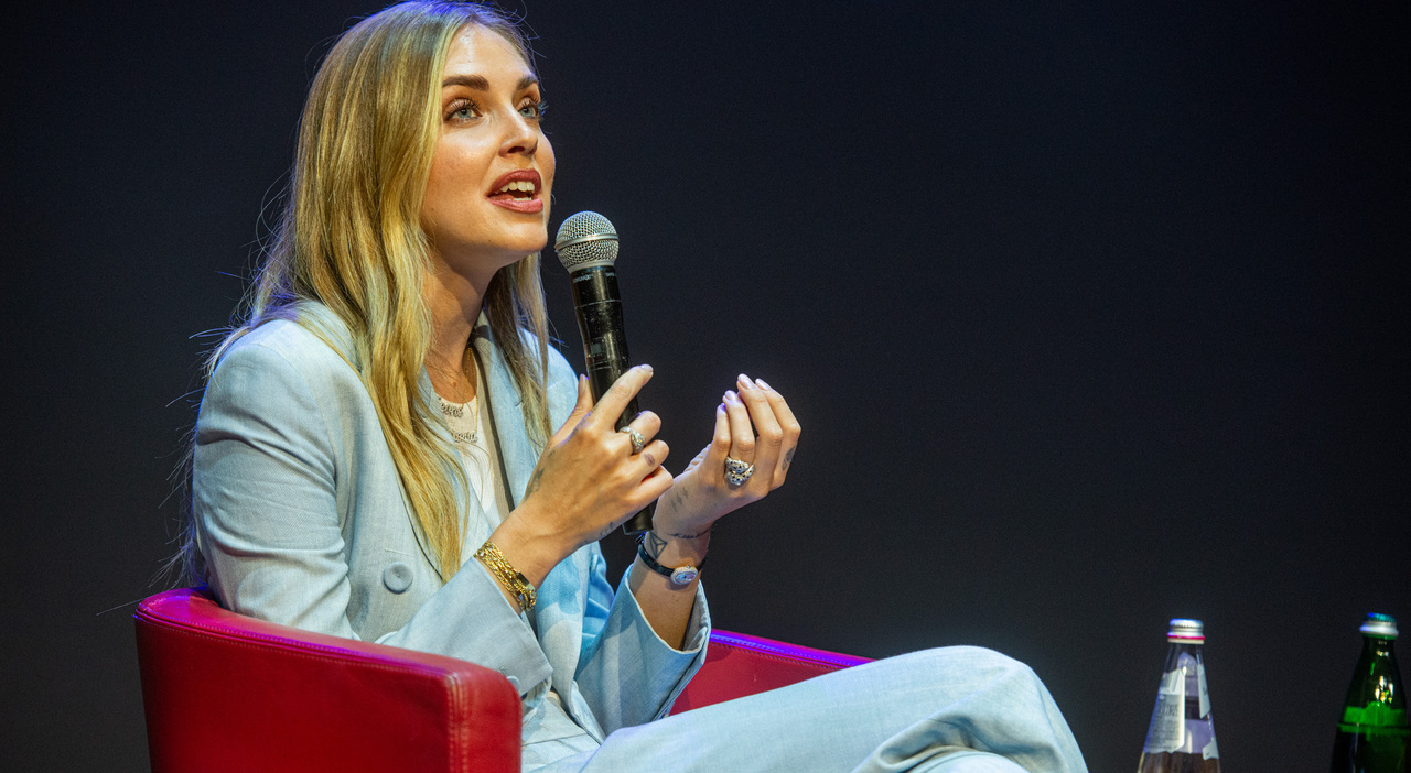 https://statics.cedscdn.it/photos/MED_HIGH/2025/08/13/9011512_13194301_chiara_ferragni_cambia_agenzia_comunicazione_oggi_13_8_2025.jpg
