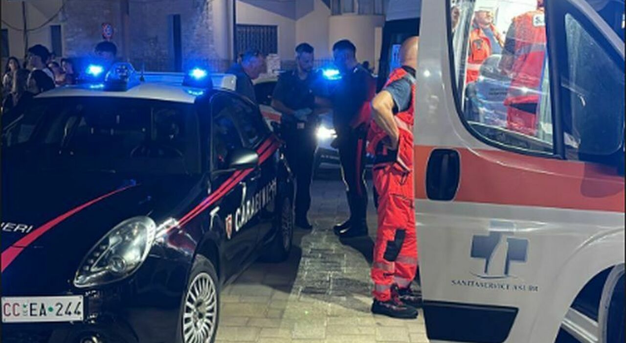 Accoltellato per strada da tre uomini: giallo nella marina