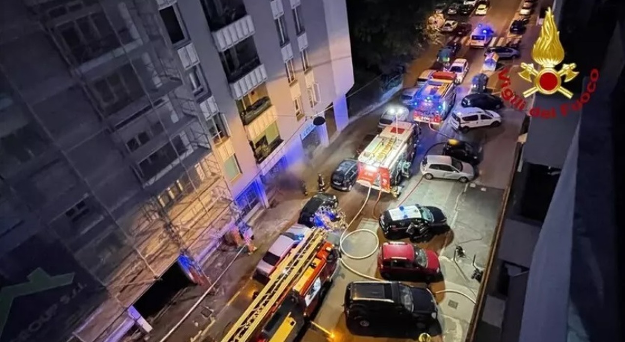 https://statics.cedscdn.it/photos/MED_HIGH/2025/08/14/9012803_14085816_incendio_trieste.jpg