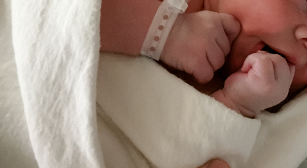 neonati prematuri morti in ospedale i due piccoli hanno contratto un batterio gli altri bambini spostati di reparto