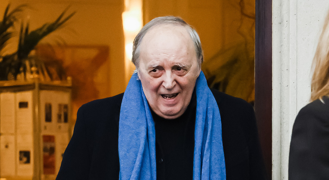 https://statics.cedscdn.it/photos/MED_HIGH/2025/08/14/9013065_14143207_dario_argento_ricoverato_ischia_oggi_14_8_2025.jpg