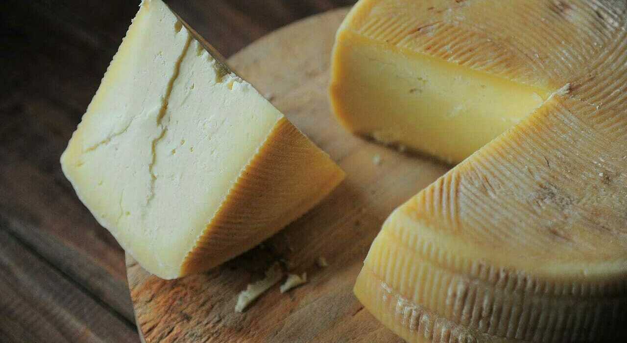 Francia, è allerta listeriosi: ritirati dal mercato oltre 50 prodotti. I cibi a rischio e la mappa dei casi