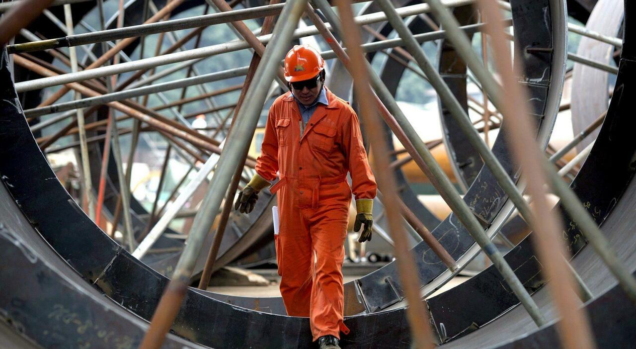 Assunzioni in calo nel settore privato: metà dei nuovi contratti è a termine
