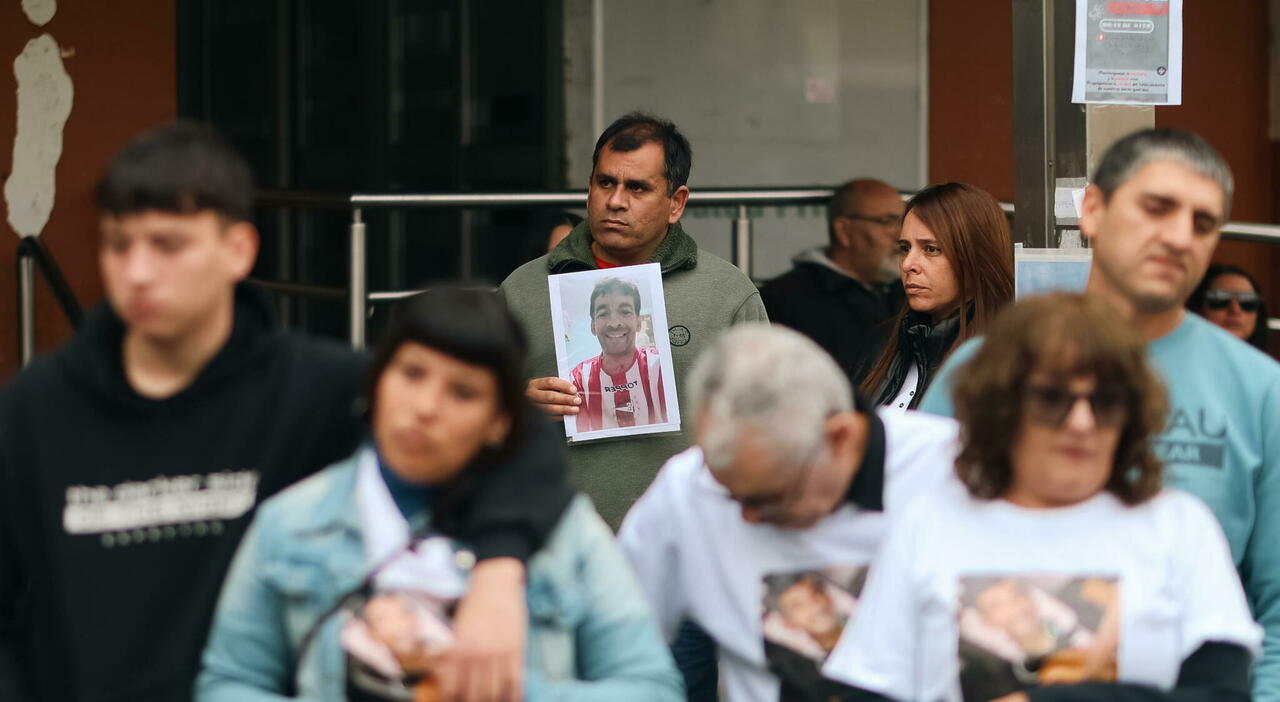 https://statics.cedscdn.it/photos/MED_HIGH/2025/08/15/9014651_15143216_fentanyl_argentina_morti_allarme_accuse_milei_oggi_15_8_2025.jpg