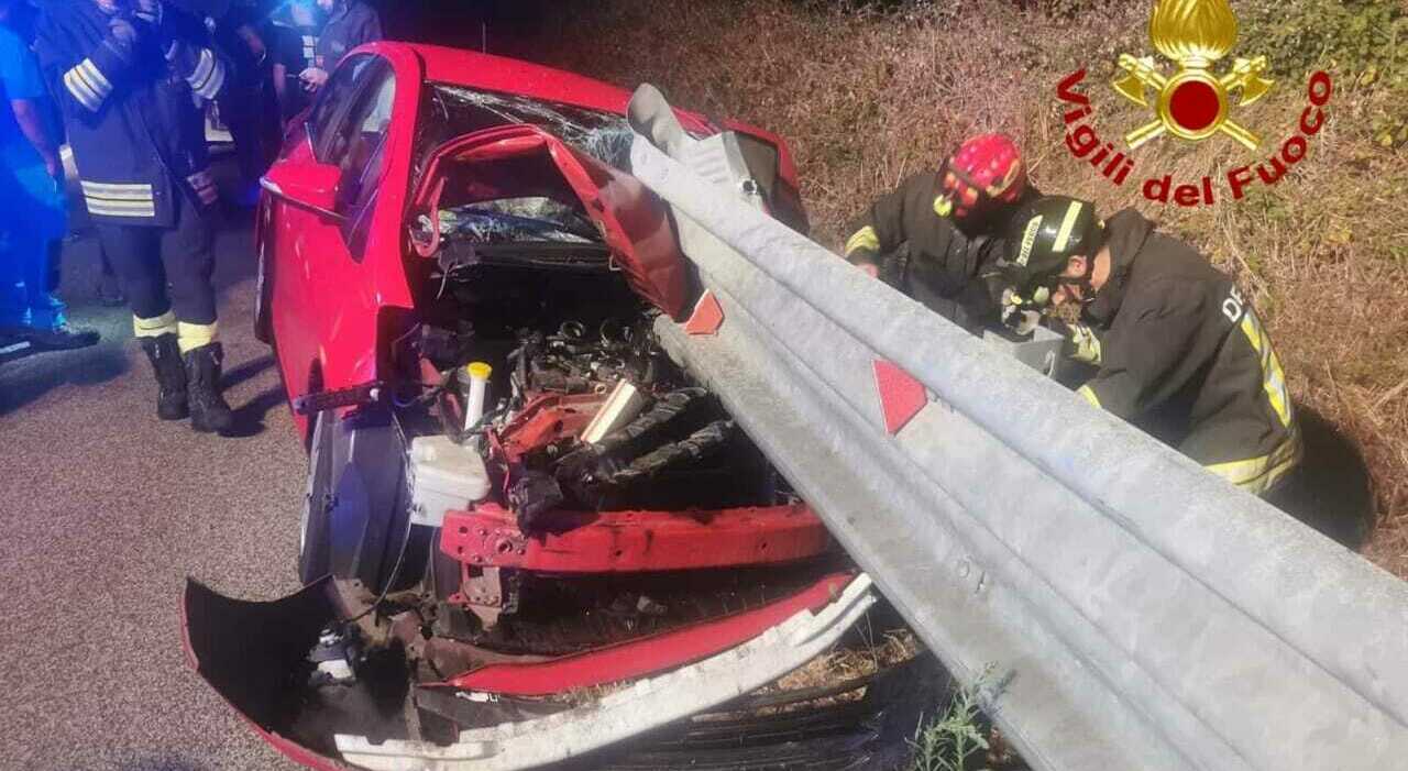 https://statics.cedscdn.it/photos/MED_HIGH/2025/08/15/9014680_15152120_auto_guard_rail_incidente_palau.jpg