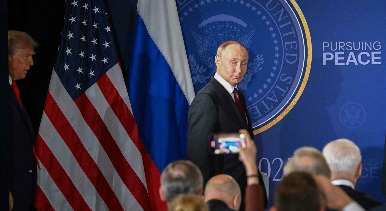 Trump Putin, la reazione dei media ucraini: «Vertice vergognoso e inutile, zar accolto come un re». E Mosca attacca durante i colloqui