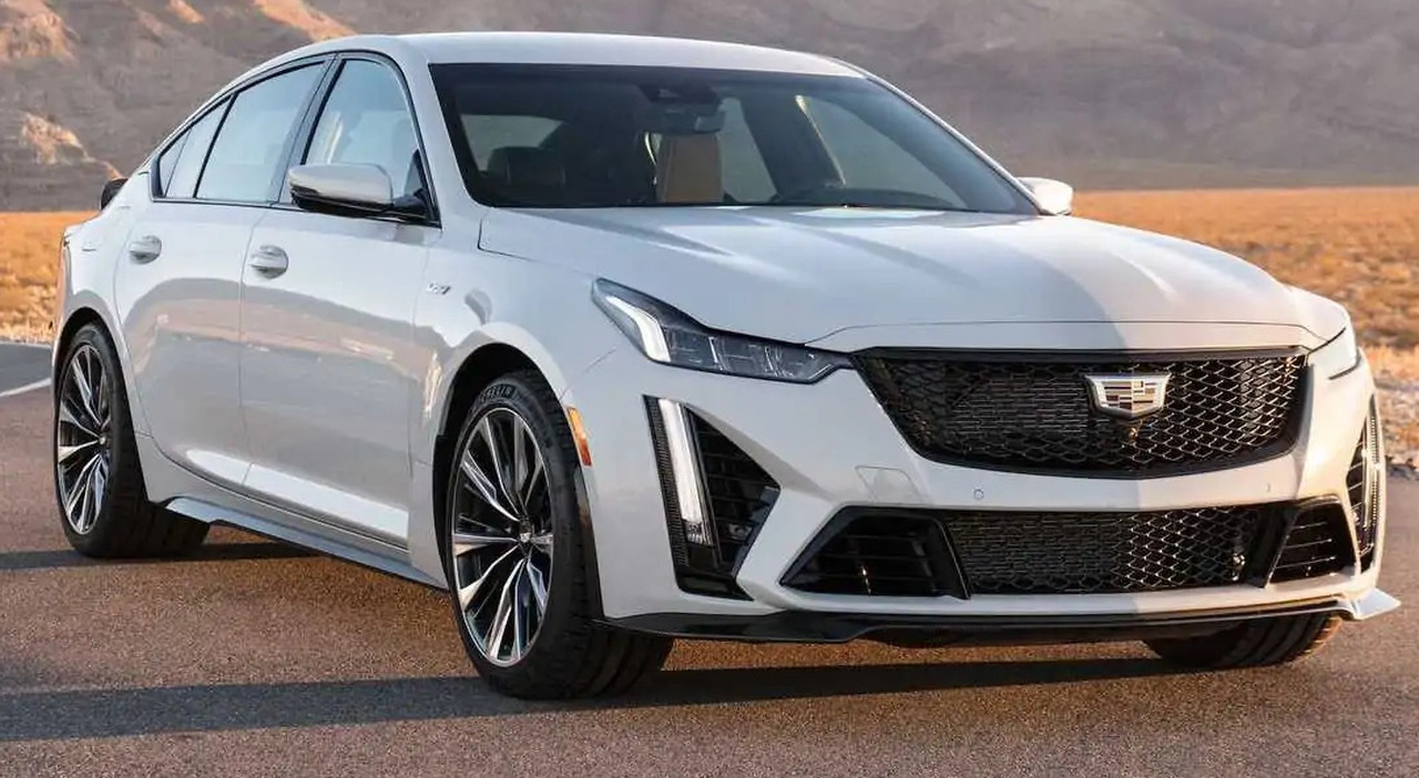 La Cadillac CT5-V Blackwing con un V8 sovralimentato 6,2 litri con potenza di 668 Cv e 850 Nm di coppia