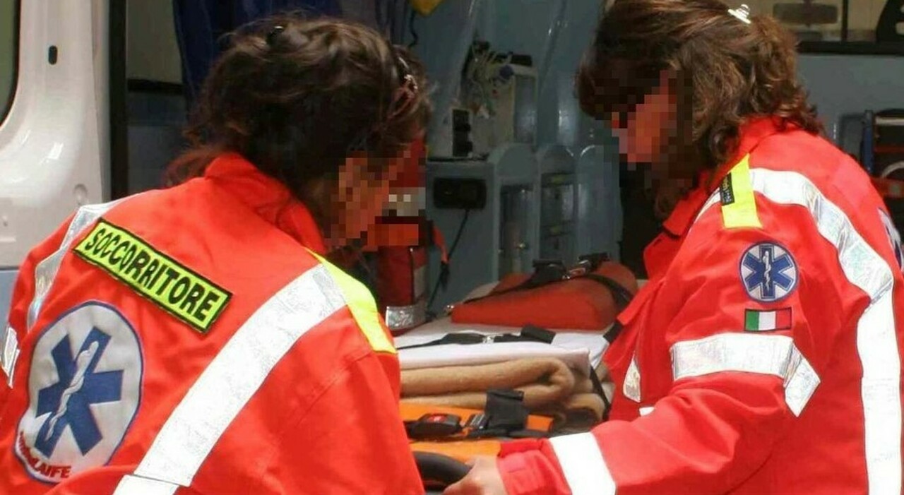 Amici in sella a due moto si schiantano contro un