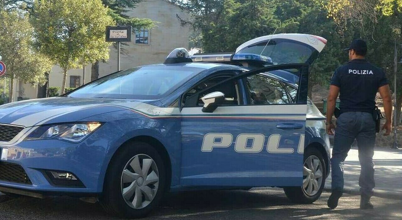 Spari tra la folla in un bar di Ischia: tre feriti, due sono gravissimi in ospedale Spari tra la folla in un bar di Ischia: tre feriti, due sono gravissimi in ospedale