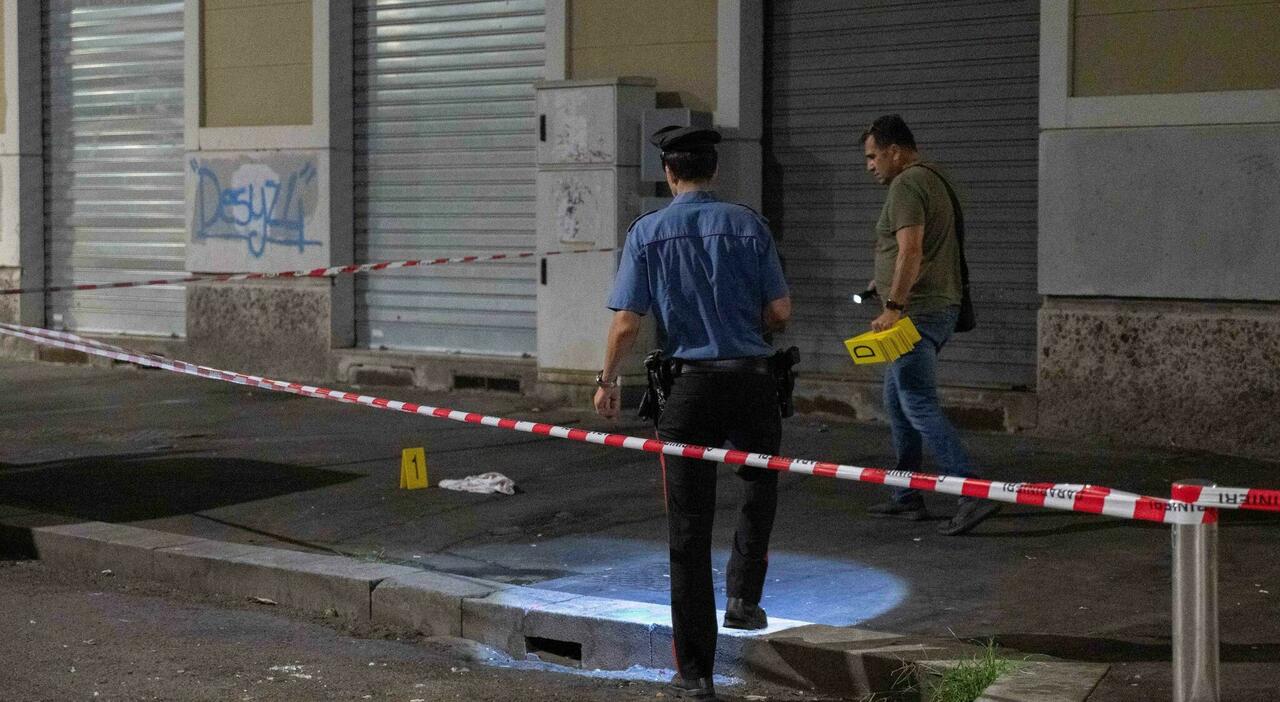 Uccide il cognato a coltellate e scappa: «Volevo difendere mia sorella». I bambini in strada indicano il nascondiglio, arrestato 29enne