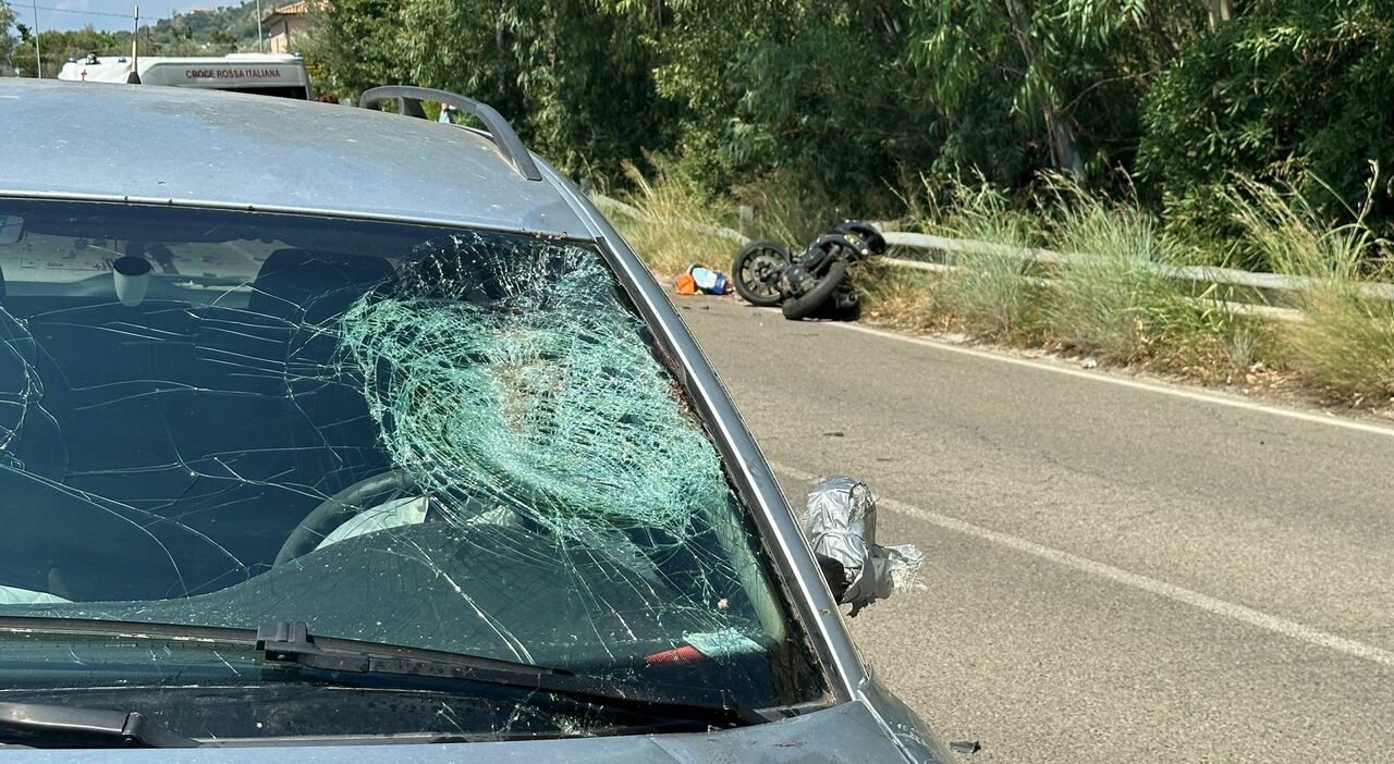 Incidente a Castellabate, Stefano Federico muore sulla Via del Mare: la madre colta da malore Incidente a Castellabate, Stefano Federico muore sulla Via del Mare: la madre colta da malore