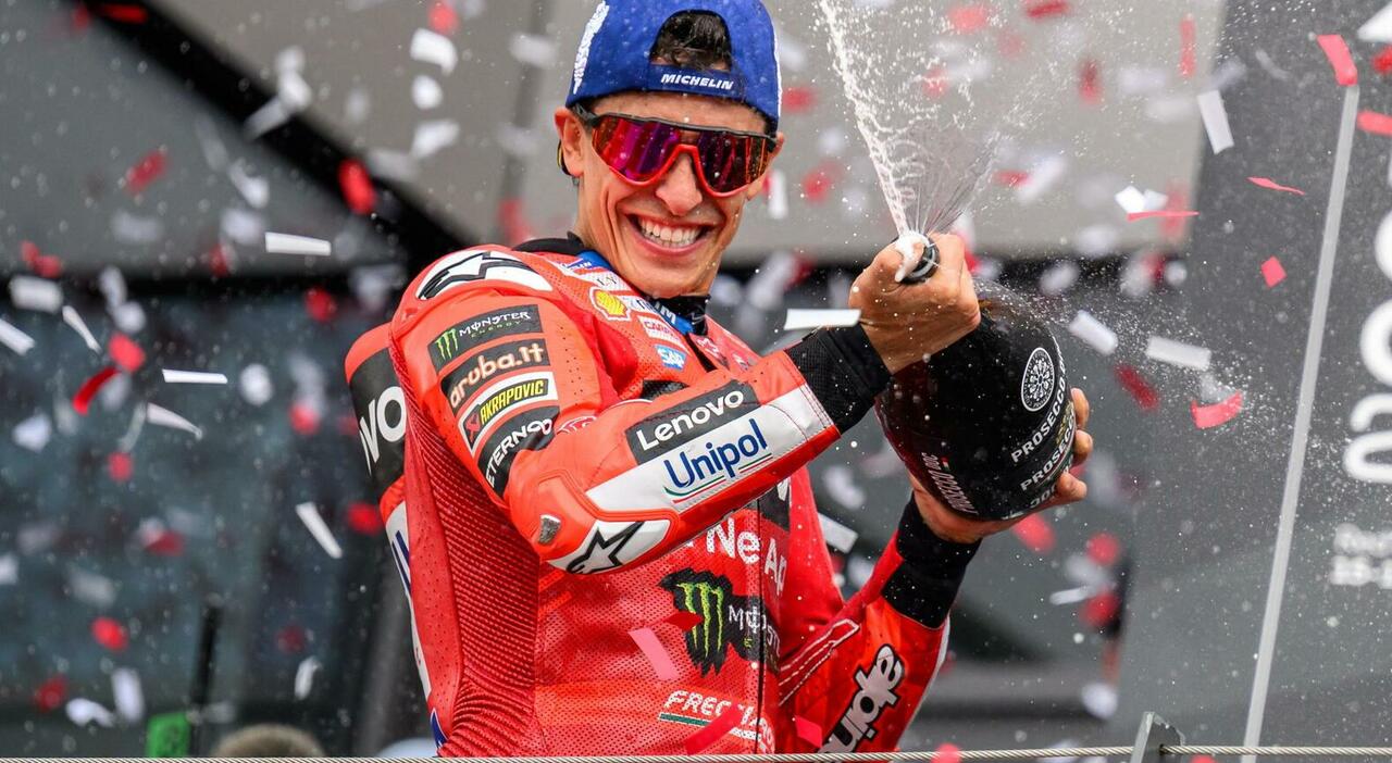 Marc Marquez festeggia sul podio del Red Bull Ring
