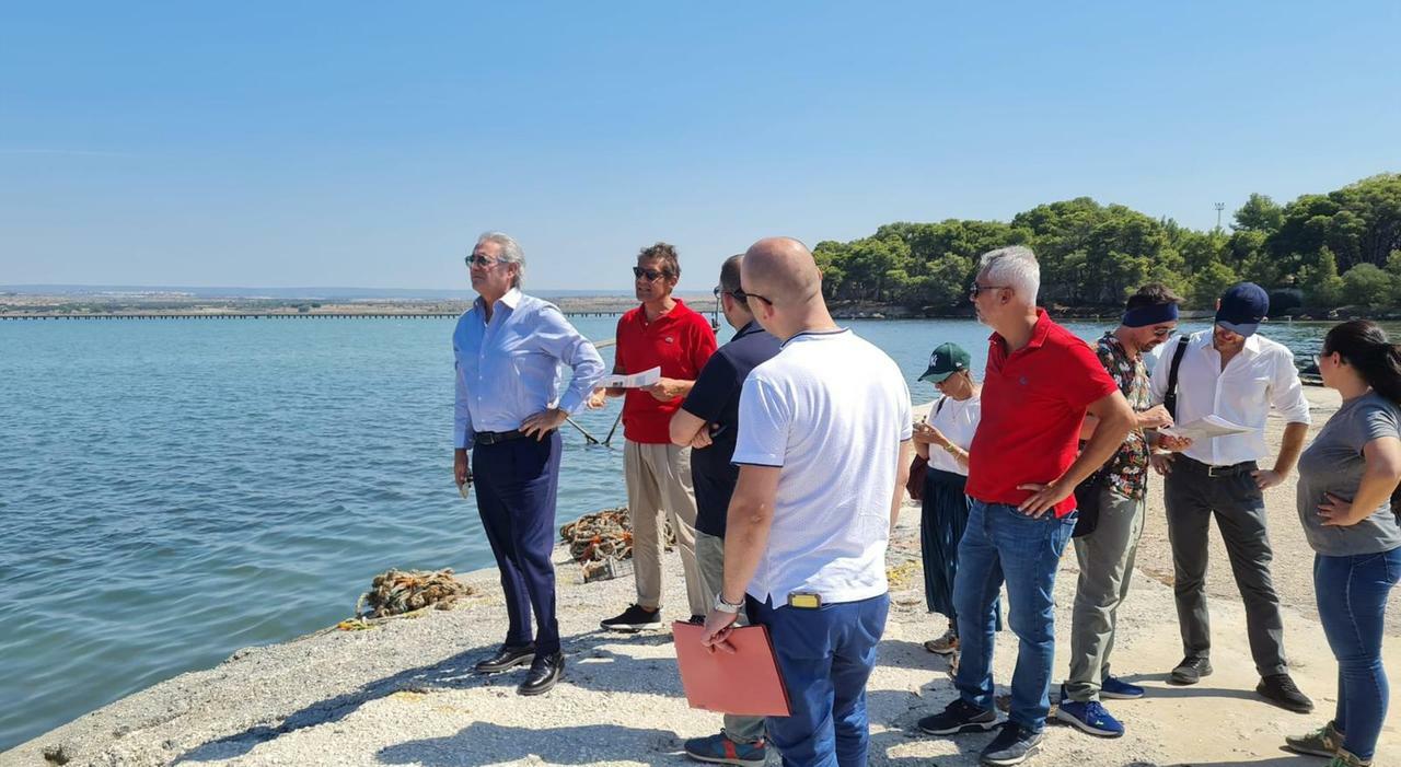 Taranto: accordo trovato per lo spostamento dei mitilicoltori in vista dei Giochi del Mediterraneo Taranto: accordo trovato per lo spostamento dei mitilicoltori in vista dei Giochi del Mediterraneo