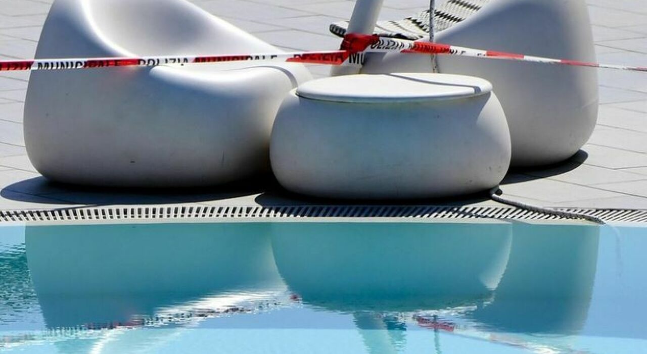 https://statics.cedscdn.it/photos/MED_HIGH/2025/08/18/9018030_18121302_piscina.jpg