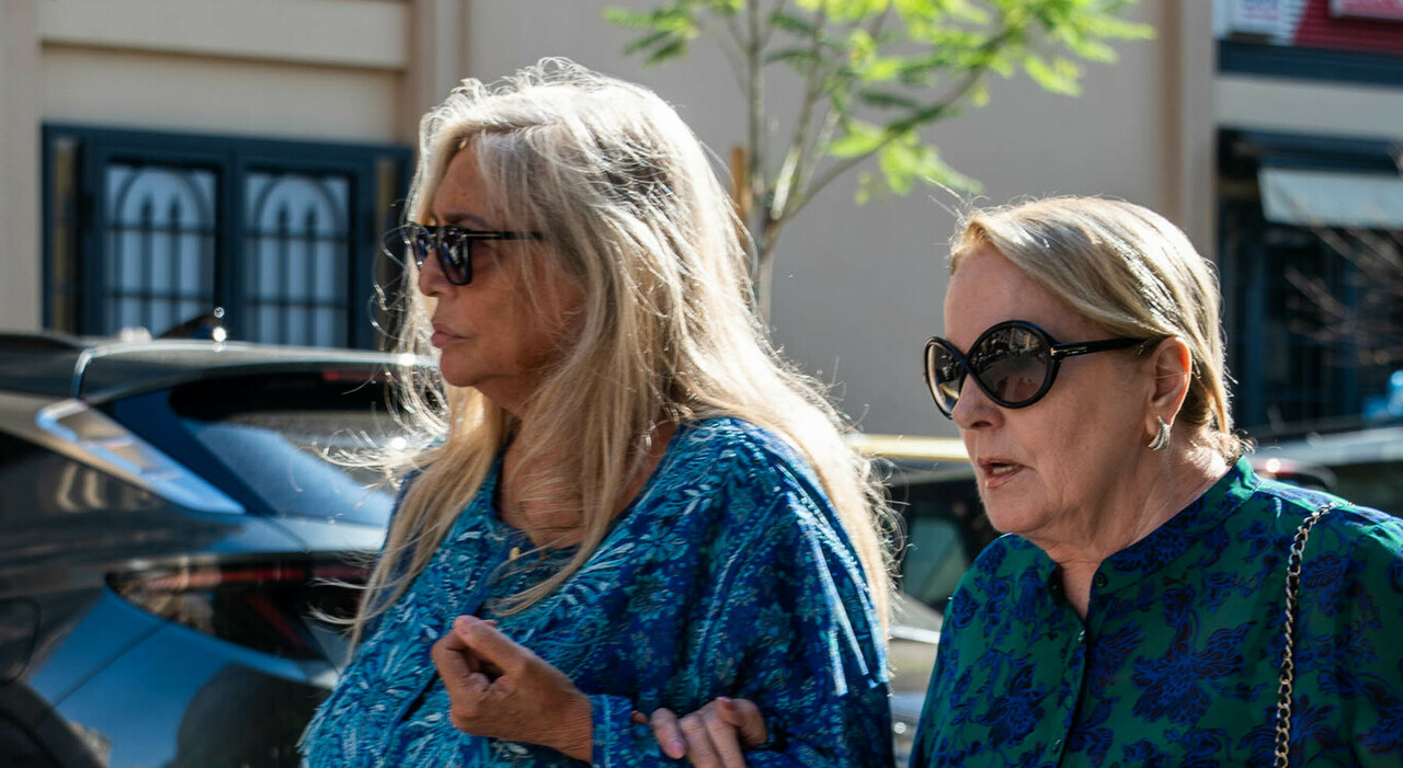 Pippo Baudo, Mara Venier e Katia Ricciarelli mano nella mano, la ex moglie da sola davanti al feretro e il dolore di Lino Banfi: cosa è successo