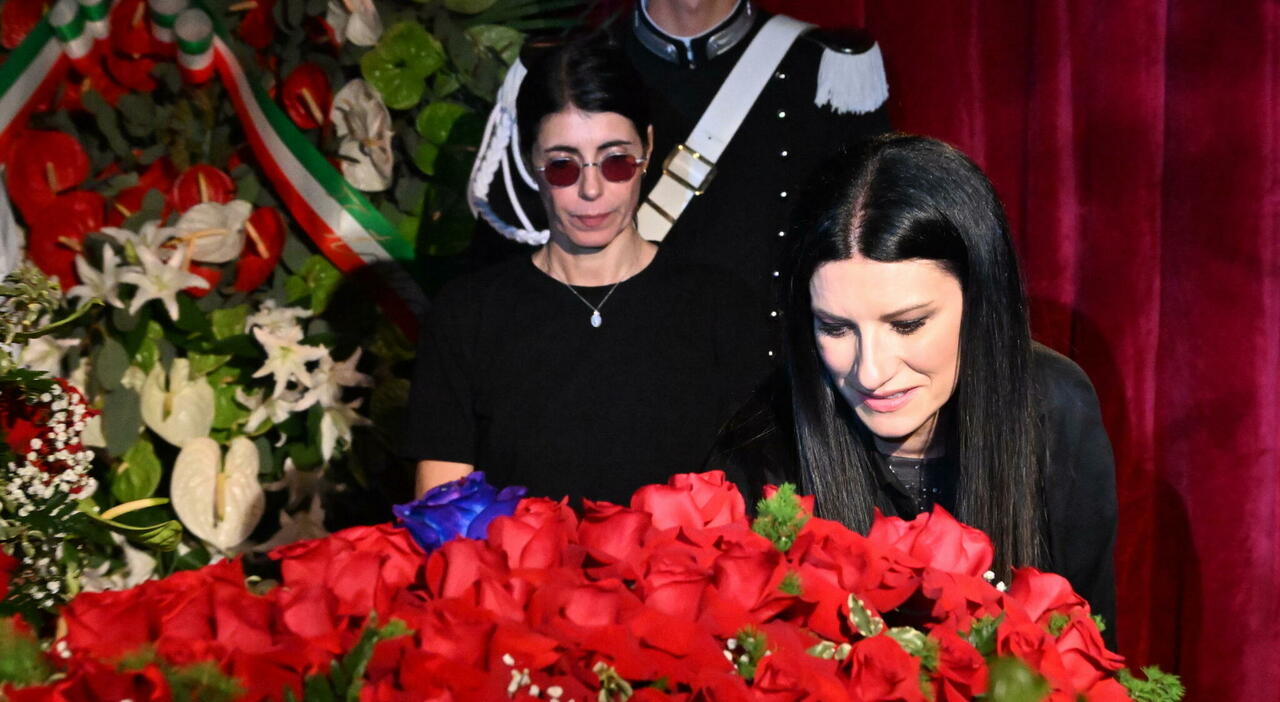 pippo baudo da laura pausini a giorgia le lacrime alla camera ardente ci ha regalato un sogno morandi mi aiut242 quando ero in difficolt224