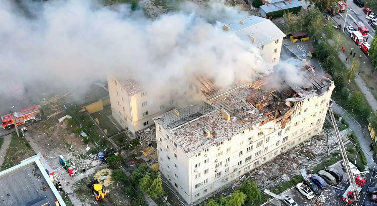 russia mig 31 armato di missili ipersonici in volo allarme aereo a kiev prima del vertice raid su donetsk kharkiv e zaporizhzhia 14 morti