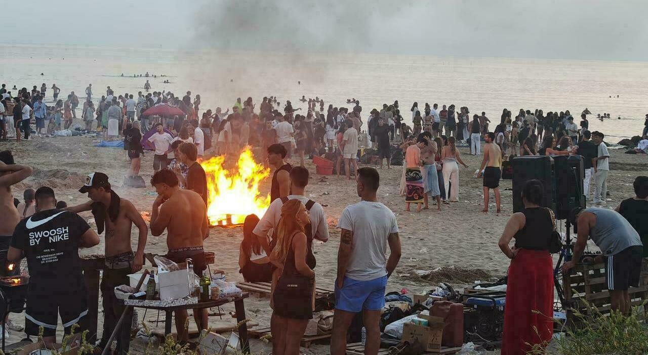 San Benedetto, presunta violenza su una coppia durante il party in spiaggia: attivato il Codice Rosa all?ospedale. Picenambiente usa 11 mezzi per ripulire l?area