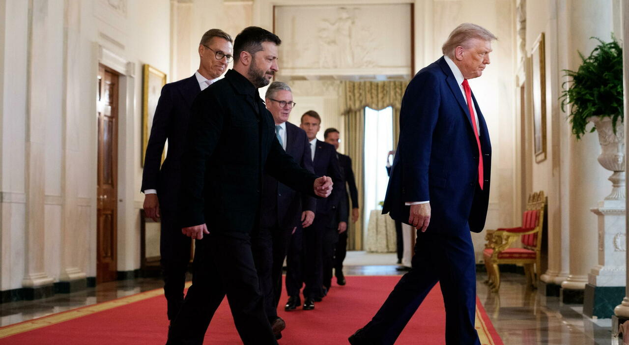 https://statics.cedscdn.it/photos/MED_HIGH/2025/08/19/9019652_19071918_zelensky_trump.jpg
