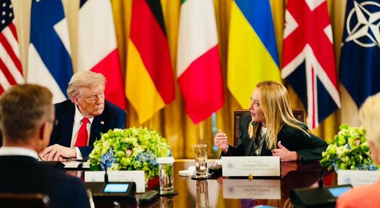 Ucraina, trattative per la conferenza di pace: l?Europa propone Ginevra, Trump vuole Budapest. Immunità a Putin per evitare l