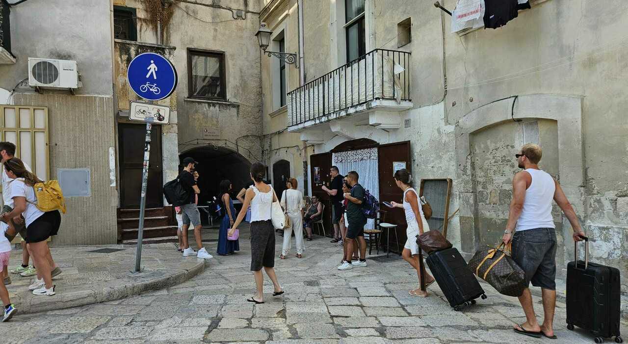 Bari, dopo il sequestro scoppia il caos nella vie delle orecchiette. «Non ci fanno lavorare»