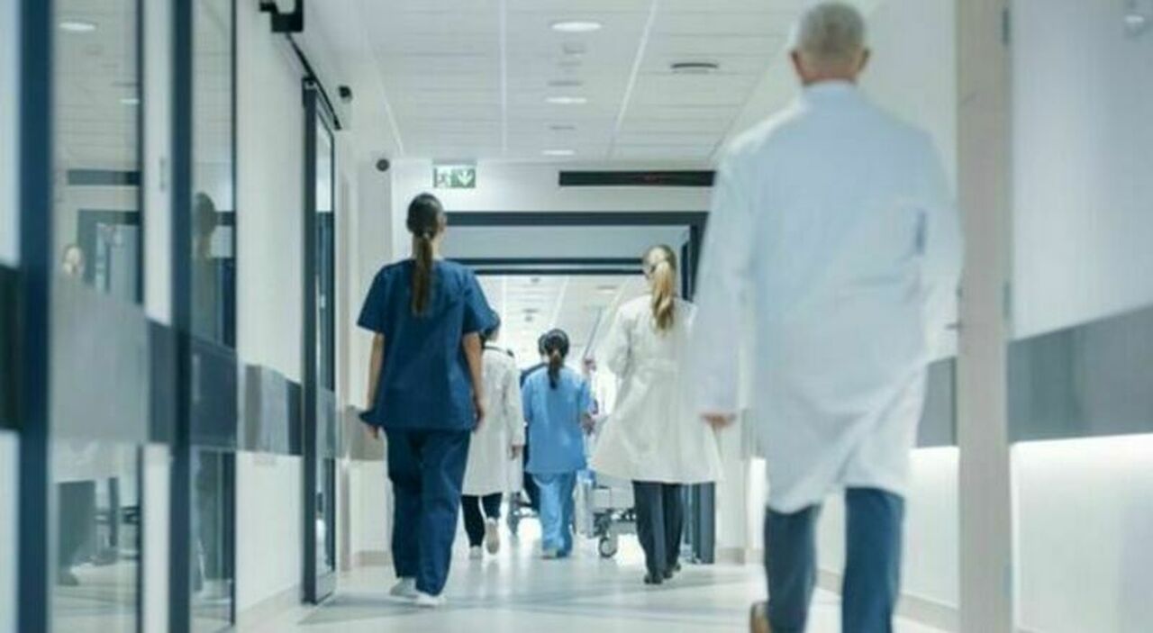 https://statics.cedscdn.it/photos/MED_HIGH/2025/08/20/9021578_20105352_medici_infermieri_indagati_cartelle_cliniche_false_argenta_ospedale_oggi_20_8_2025.jpg