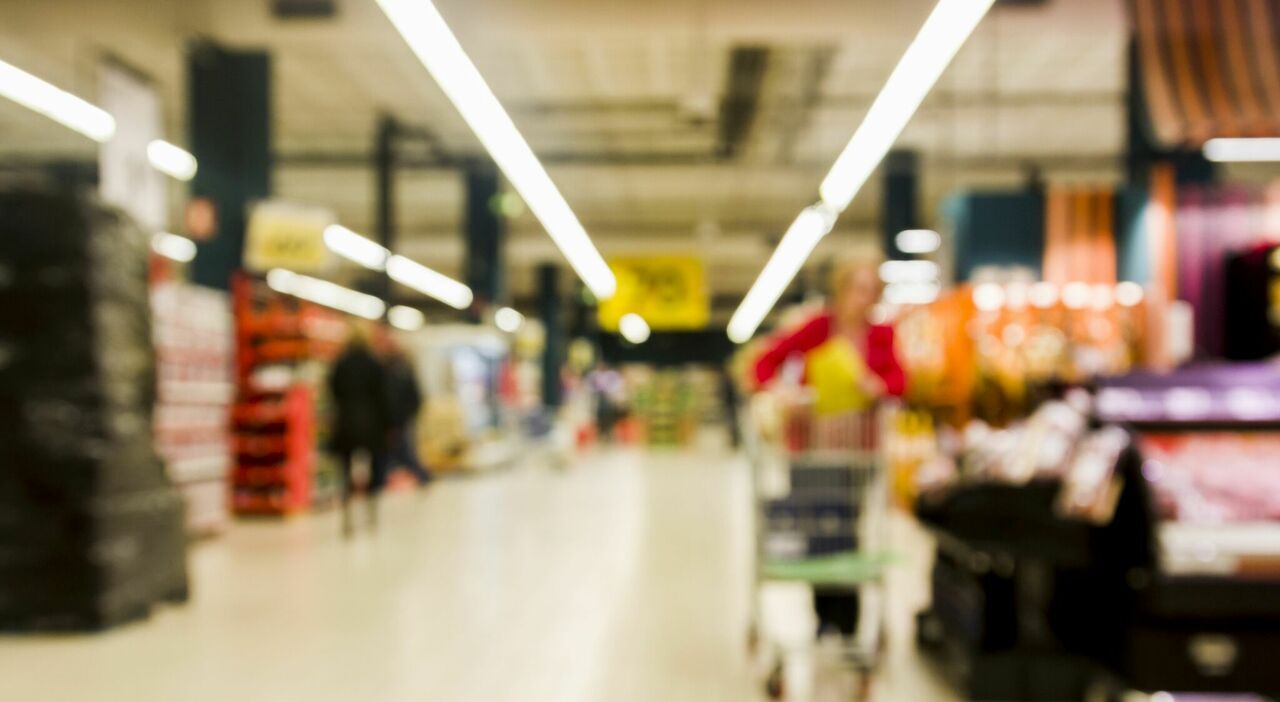 https://statics.cedscdn.it/photos/MED_HIGH/2025/08/20/9021667_20123535_mamma_figlia_rubano_spesa_supermercato_scuse_pensione_bollette_scarcerate_torino_oggi_20_8_2025.jpg