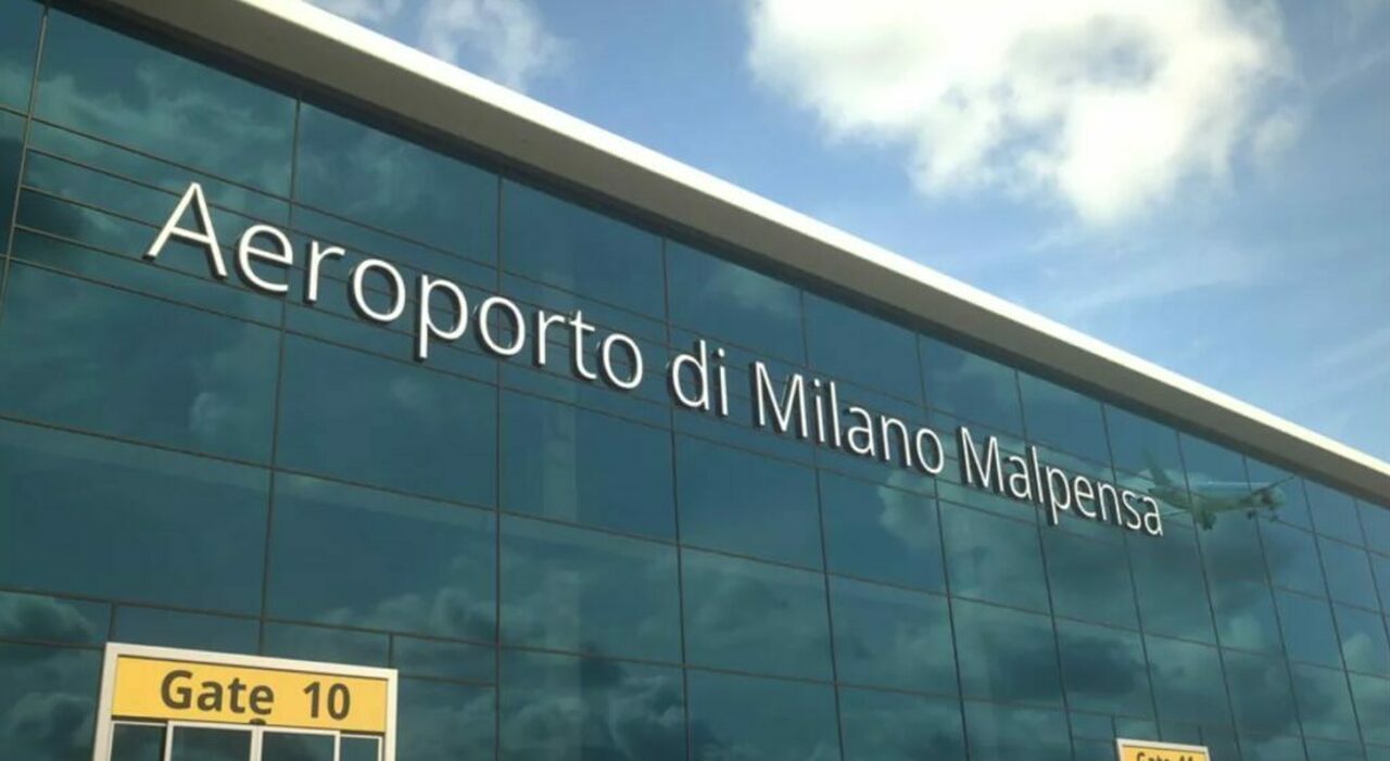 malpensa spacca i monitor con un martello e appicca incendio allarme tra i passeggeri
