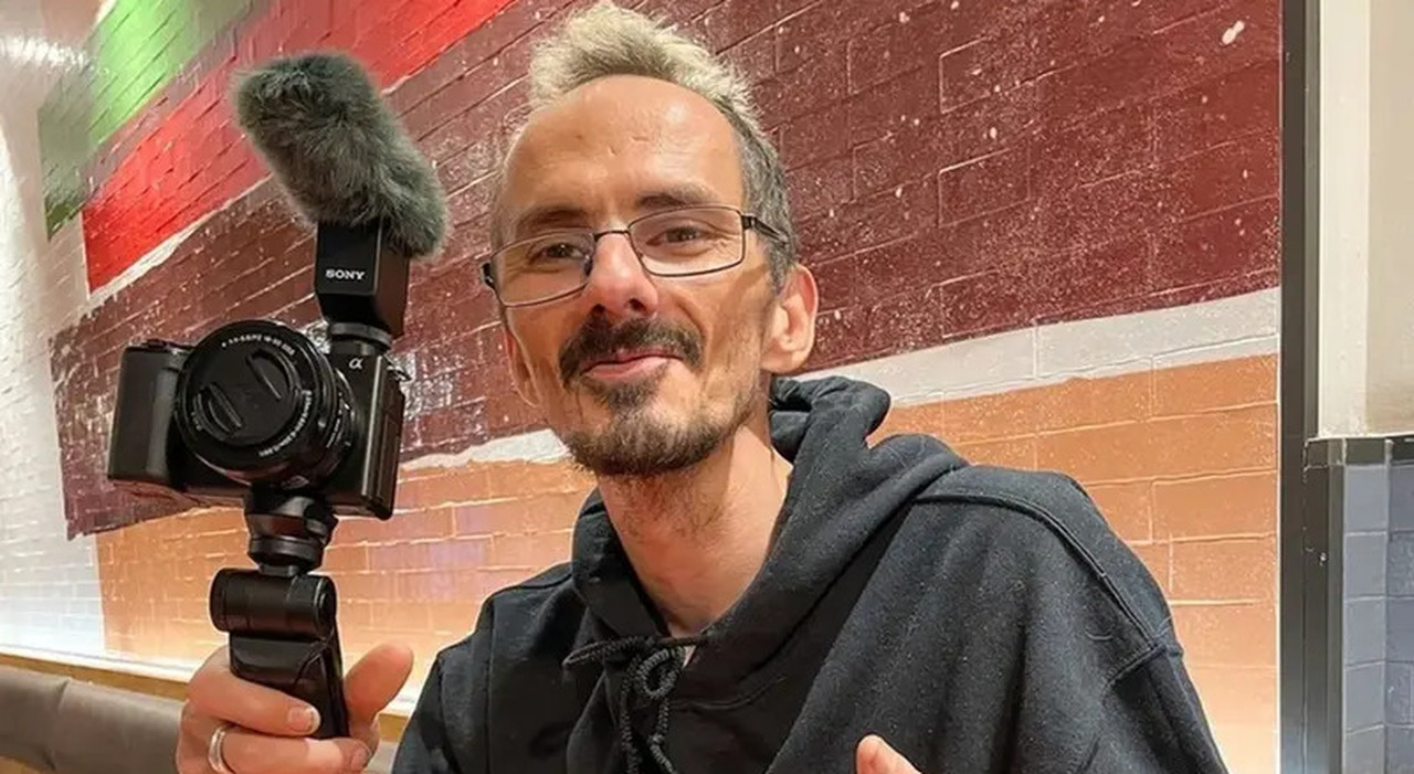 https://statics.cedscdn.it/photos/MED_HIGH/2025/08/20/9021745_20141557_streamer_morto_raphael_graven_jeanpormanove_diretta_10_giorni_chi_era_oggi_20_8_2025.jpg