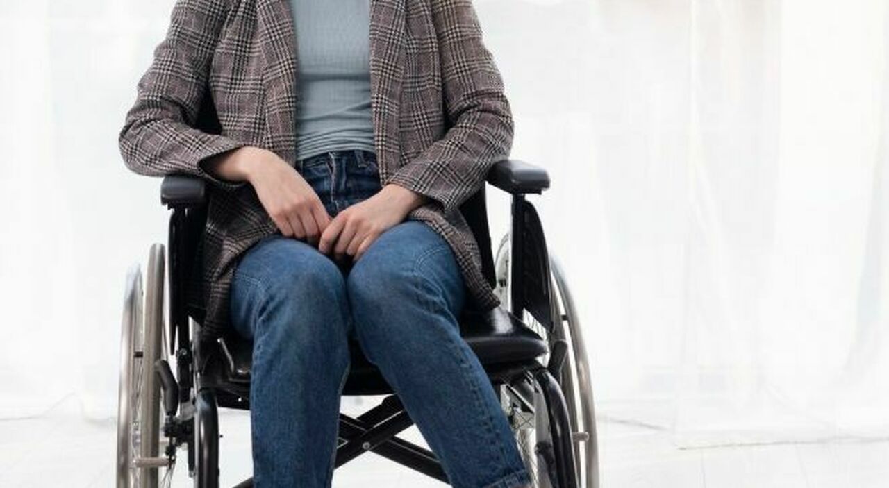 https://statics.cedscdn.it/photos/MED_HIGH/2025/08/20/9021789_20151411_costringe_sorella_disabile_elemosina_comprare_droga_pensione_invalidita_milano_oggi_20_8_2025.jpg