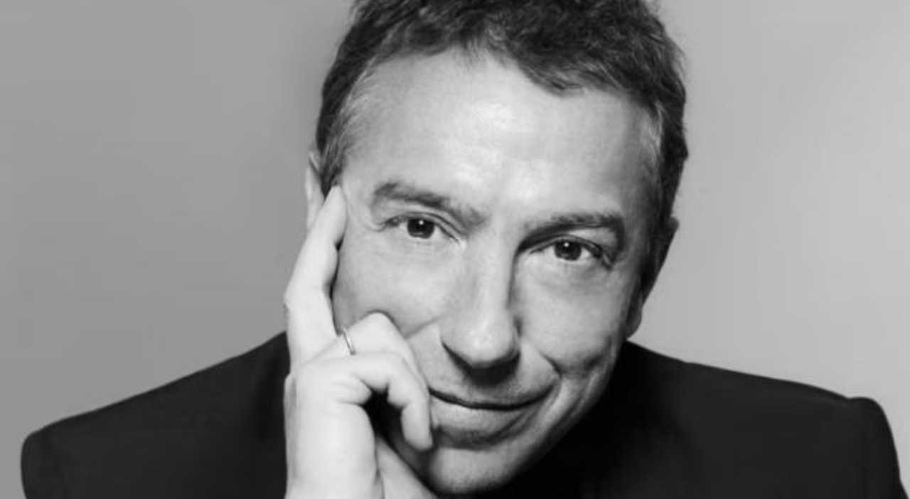 https://statics.cedscdn.it/photos/MED_HIGH/2025/08/20/9021818_20155029_riccardo_bellini_valentino_chi_e_oggi_20_8_2025.jpg