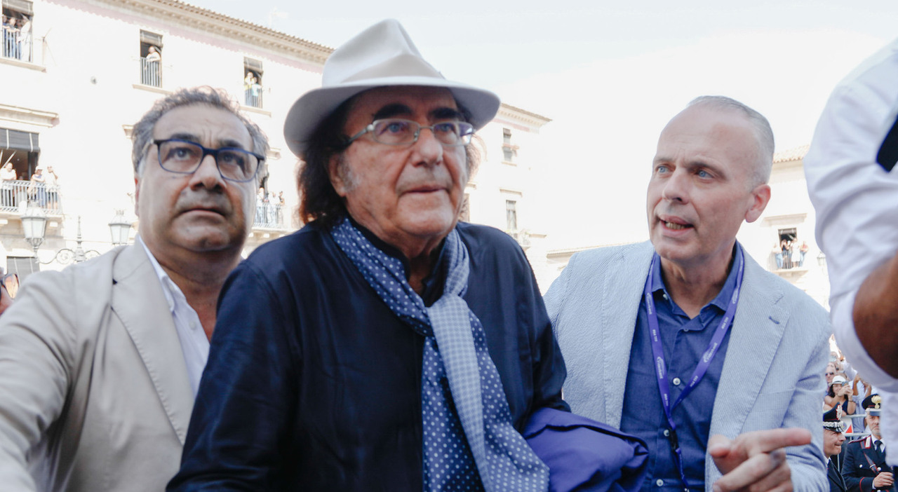 https://statics.cedscdn.it/photos/MED_HIGH/2025/08/20/9021874_20165612_albano_senza_parole_lacrime_funerali_pippo_baudo_cosa_e_successo_oggi_20_8_2025.jpg