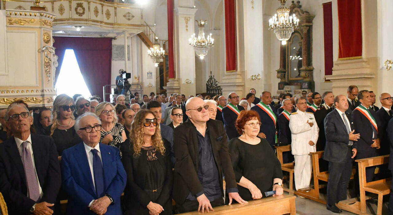 pippo baudo i vip al funerale i figli tiziana e alessandro poi al bano cuccarini d alessio ricciarelli la grande assente