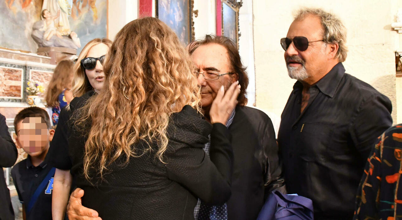 Al Bano in lacrime al funerale di Pippo Baudo, prima di entrare in chiesa: «Abbiamo fatto tante cose insieme»
