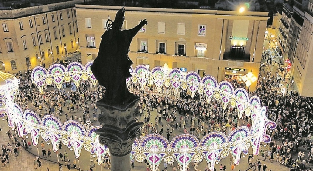 lecce arriva il piano traffico per sant oronzo il 26 agosto niente grattino