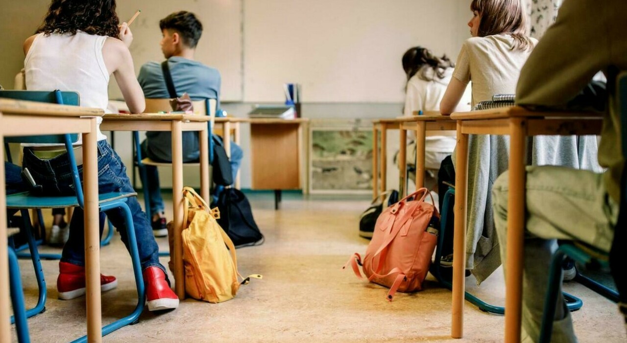 https://statics.cedscdn.it/photos/MED_HIGH/2025/08/21/9023891_21213829_scuola.jpg