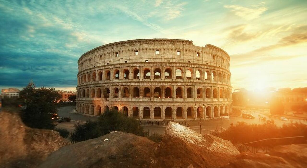 https://statics.cedscdn.it/photos/MED_HIGH/2025/08/22/9024993_22084708_bello_scatto_del_famoso_anfiteatro_del_colosseo_romano_sotto_il_cielo_mozzafiato_all_alba.jpg